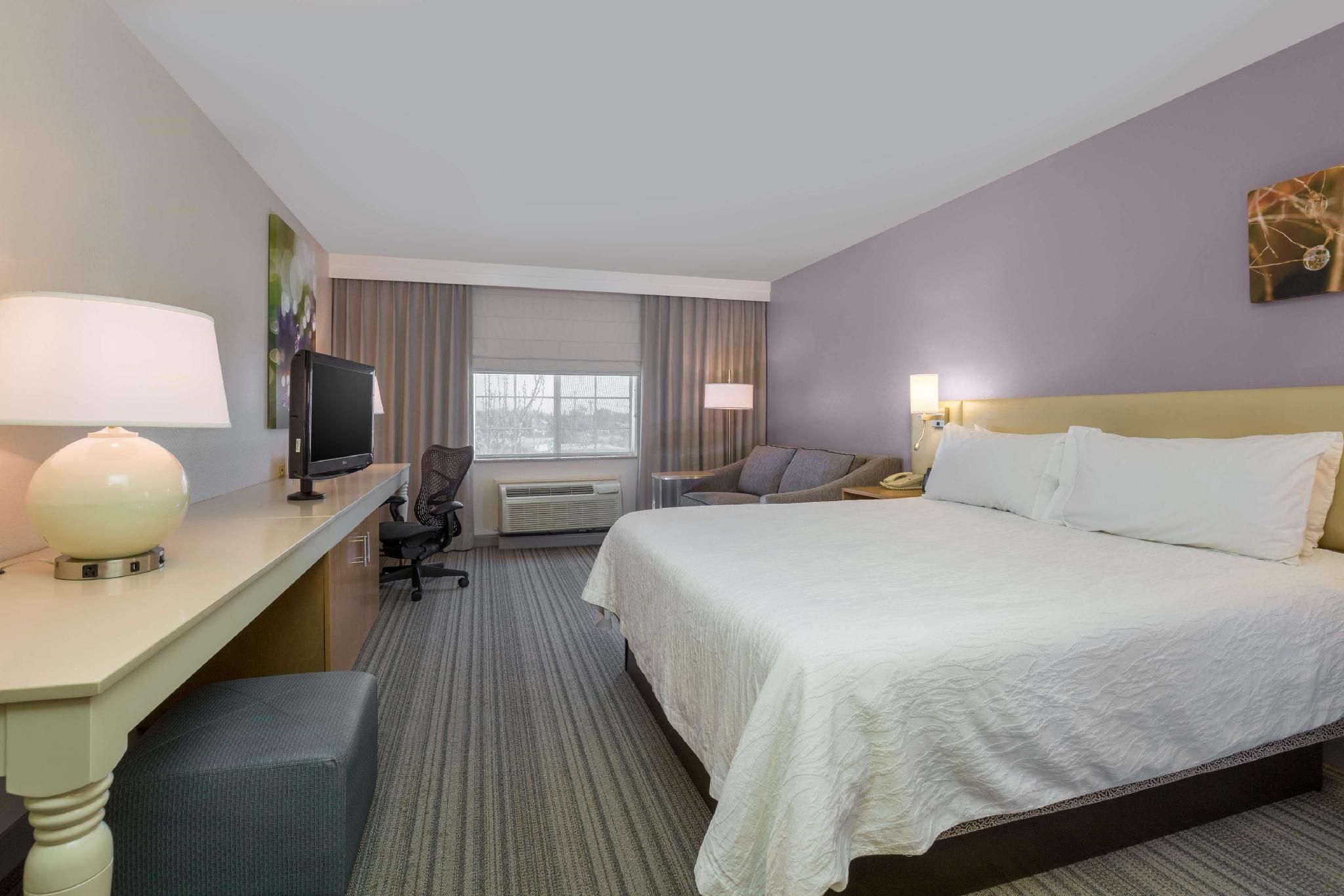 1 KING BED W/SLEEPER SOFA AND DRINKS-SNACKS