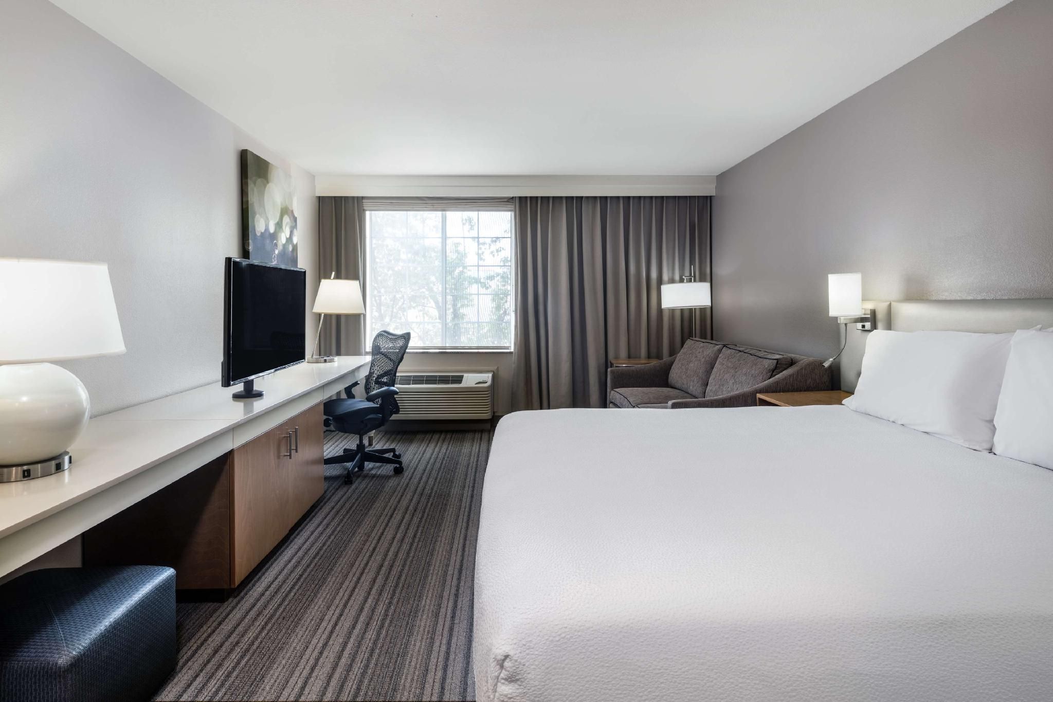 1 KING BED W/SLEEPER SOFA