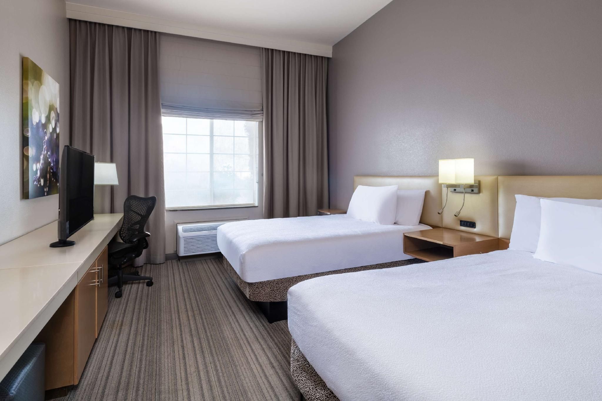 2 QUEEN BEDS W/ACCESSIBLE BATHTUB
