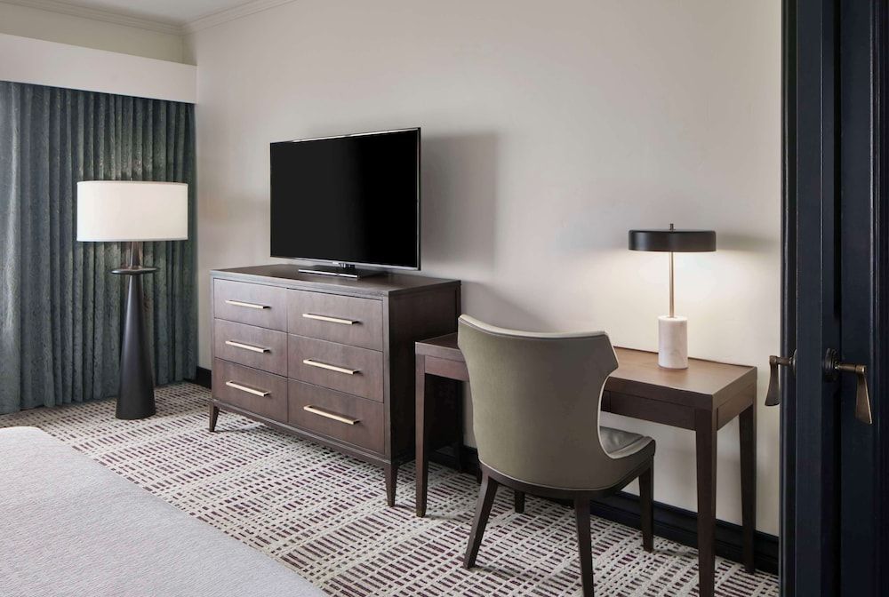 Bellasera Hotel & Suites Paso Robles, Tapestry by Hilton Room, 1 King Bed (Jetted Tub) 3