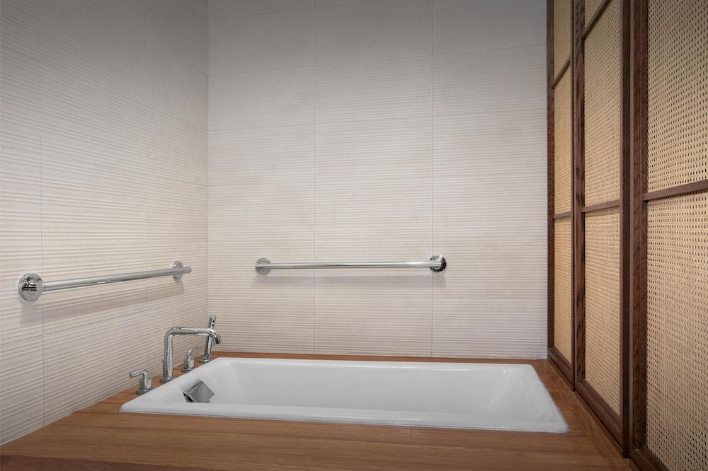 Bellasera Hotel & Suites Paso Robles, Tapestry by Hilton Room, 1 King Bed (Jetted Tub) 2