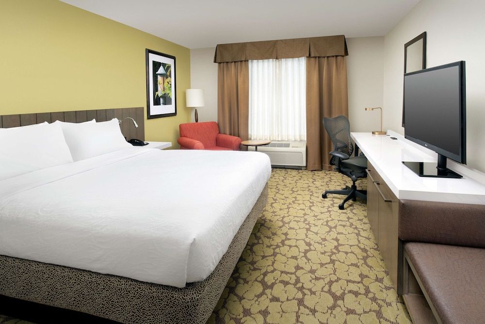 Room, 1 King Bed (Drinks & Snacks)