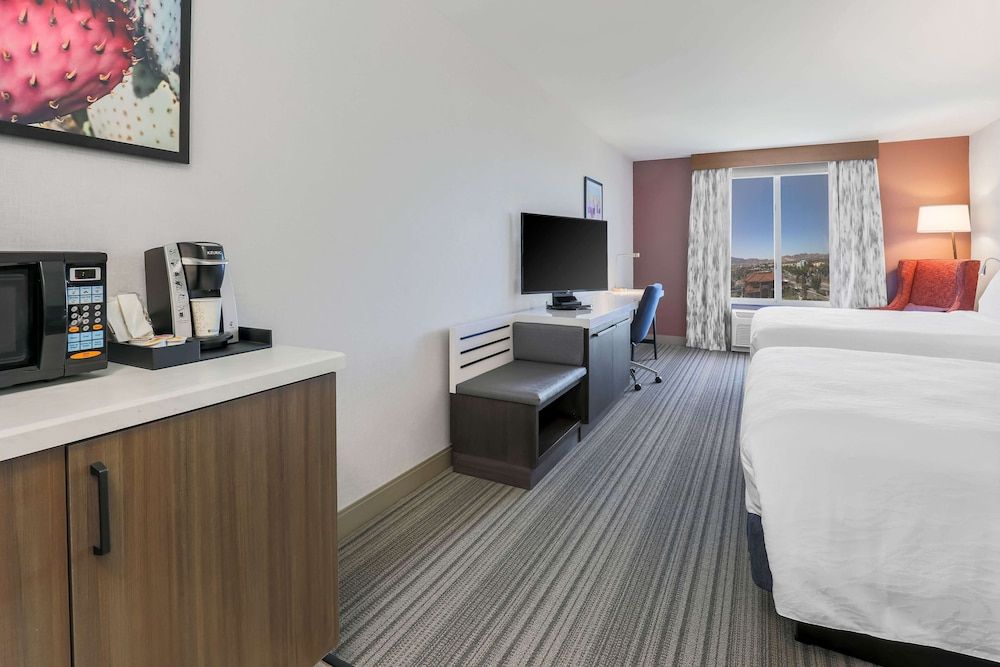 Room, 2 Queen Beds, Non Smoking (With Drinks-Snacks)