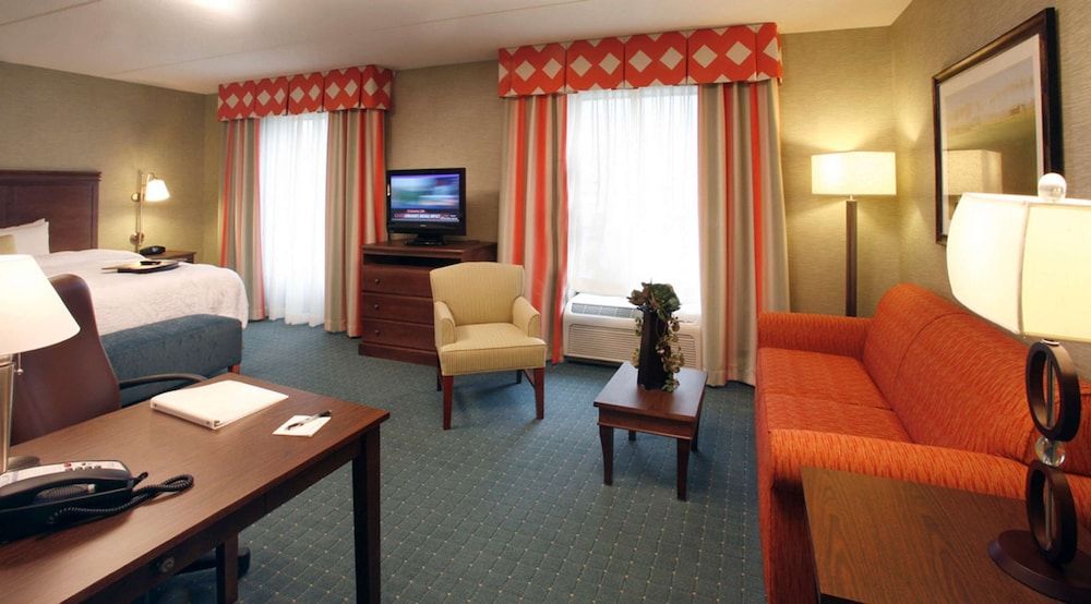 undefined Hampton Inn & Suites Columbus Polaris