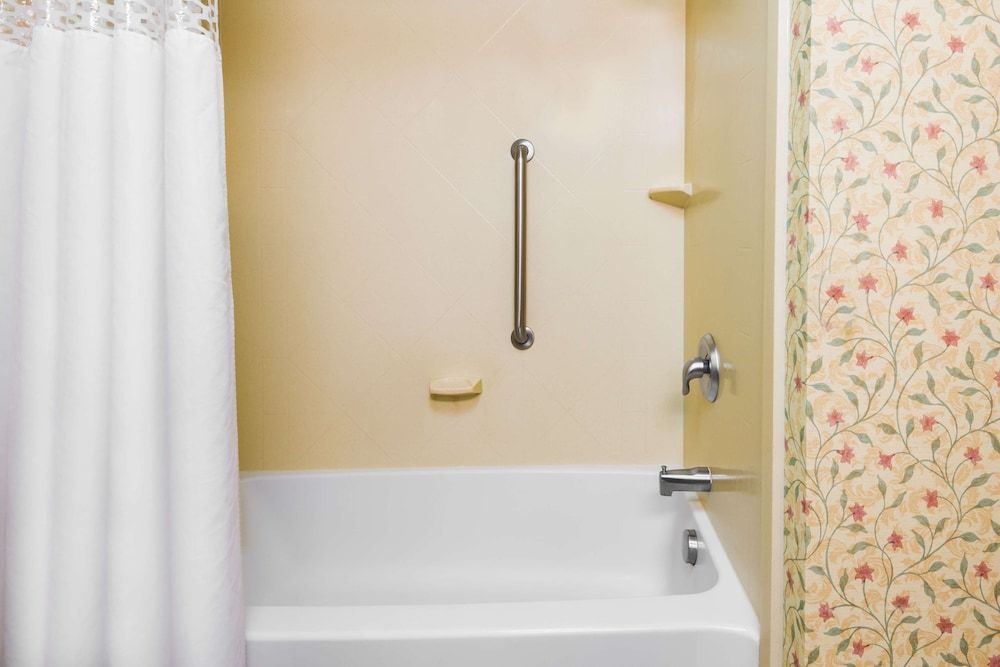 undefined Hampton Inn & Suites Columbus Polaris 9