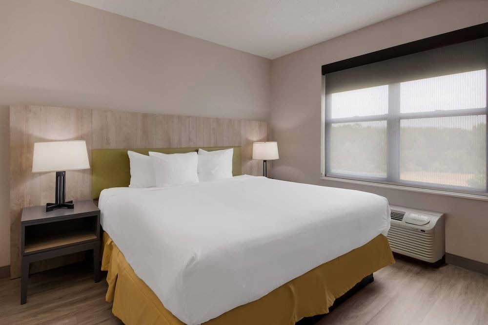 Suite, 1 Bedroom, Accessible, Non Smoking (Roll-in Shower)
