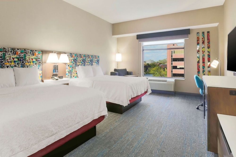 Hampton Inn & Suites Pittsburgh-Downtown Room, 2 Queen Beds, Accessible, Roll In Shower