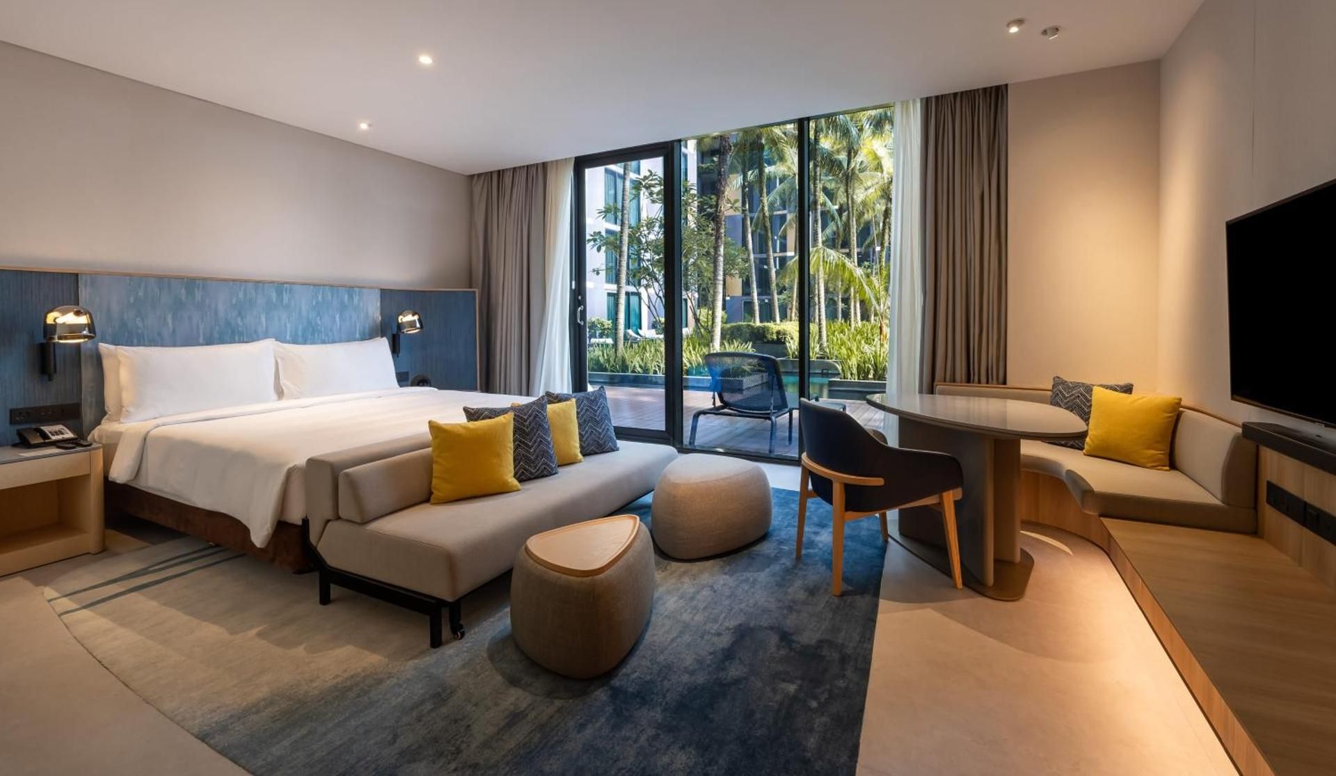 1 King Premium Pool Access