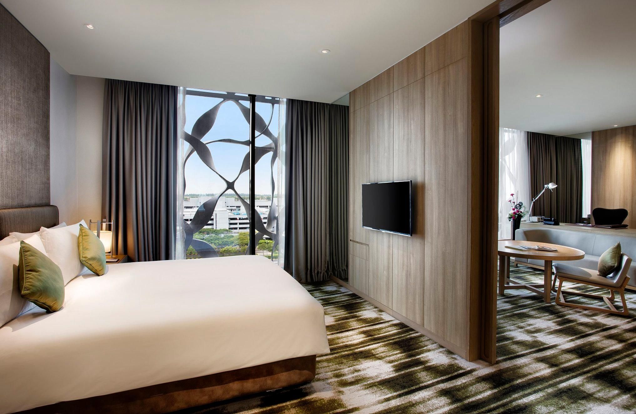 1 King Junior Suite Lounge Access High Floor