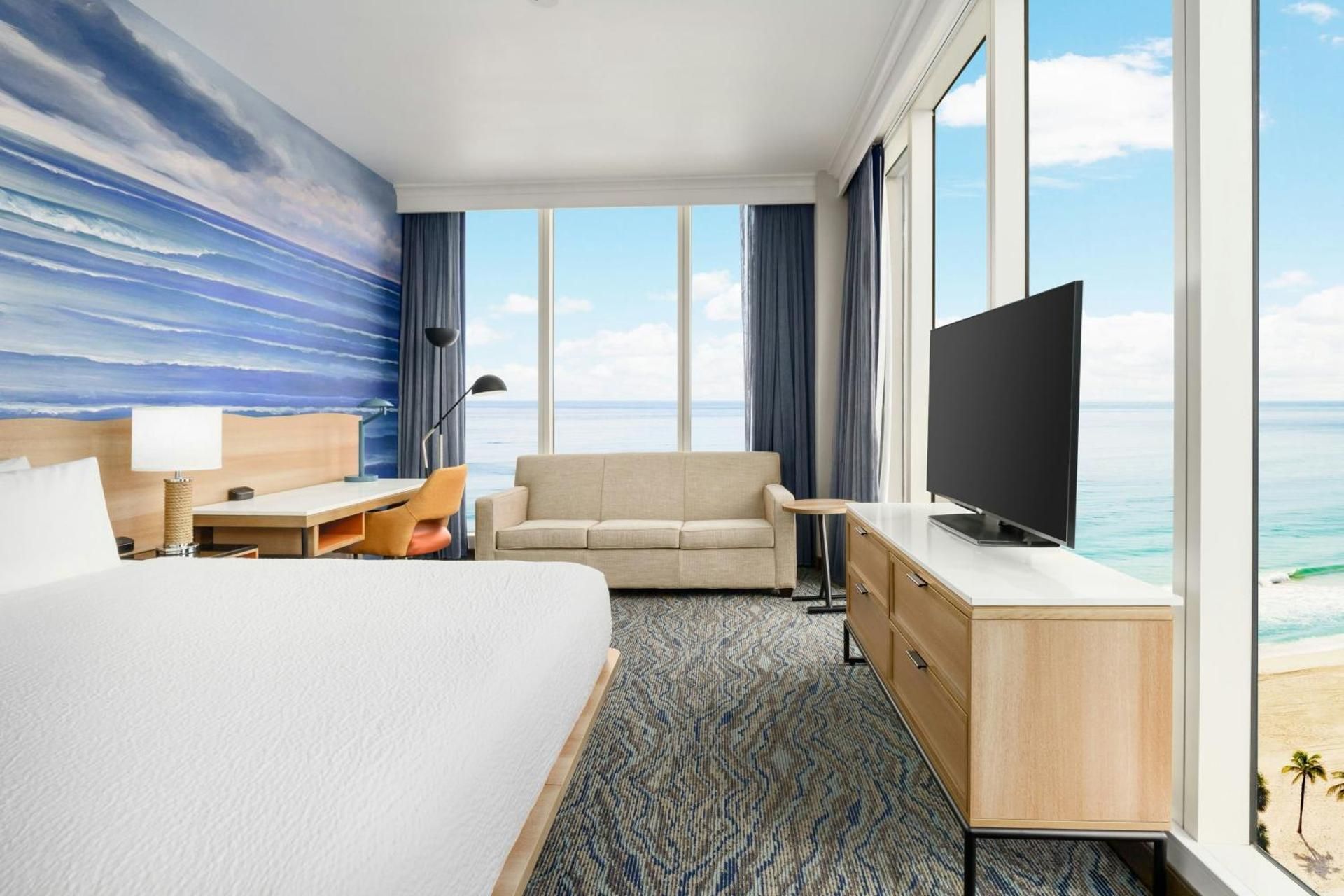 Guest room, 1 King, Low floor