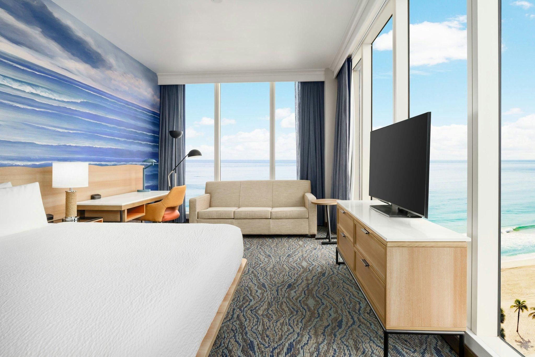 Oceanfront, Guest room, 1 King, Sofa bed, Corner room, High floor