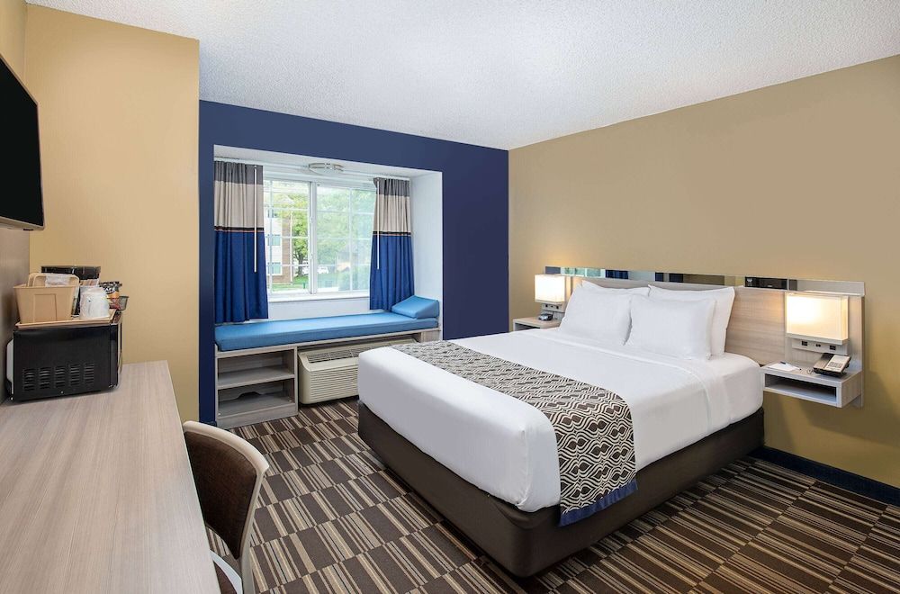 Room, 1 Queen Bed, Accessible, Non Smoking (Roll-In Shower)