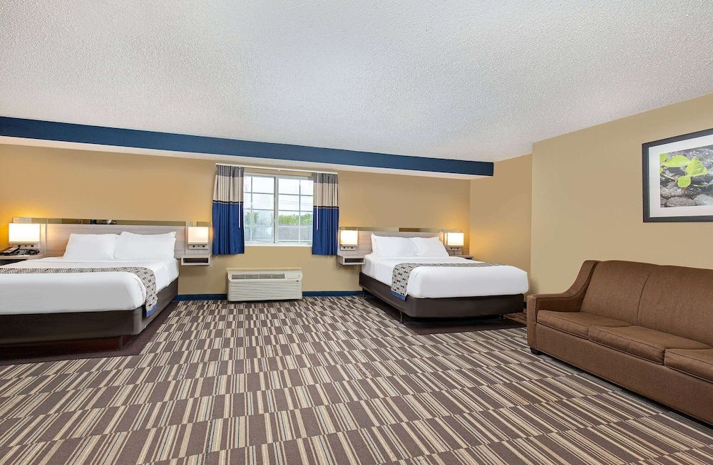 Family Suite, Non Smoking, Kitchen (2 Queen Beds and 1 Sofa Bed)