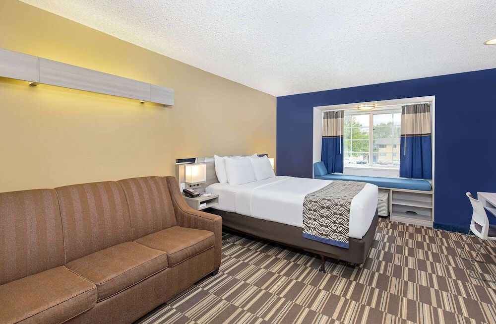 Suite, 1 Queen Bed with Sofa bed, Accessible, Non Smoking (Mobility)