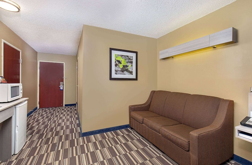 Suite, 1 Queen Bed with Sofa bed, Accessible, Non Smoking (Mobility)