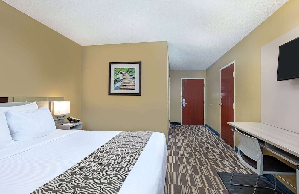 Room, 1 Queen Bed, Accessible, Non Smoking (Roll-In Shower)