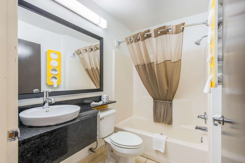 Motel 6 Gastonia, NC Standard Room, 1 Queen Bed, Non Smoking 5