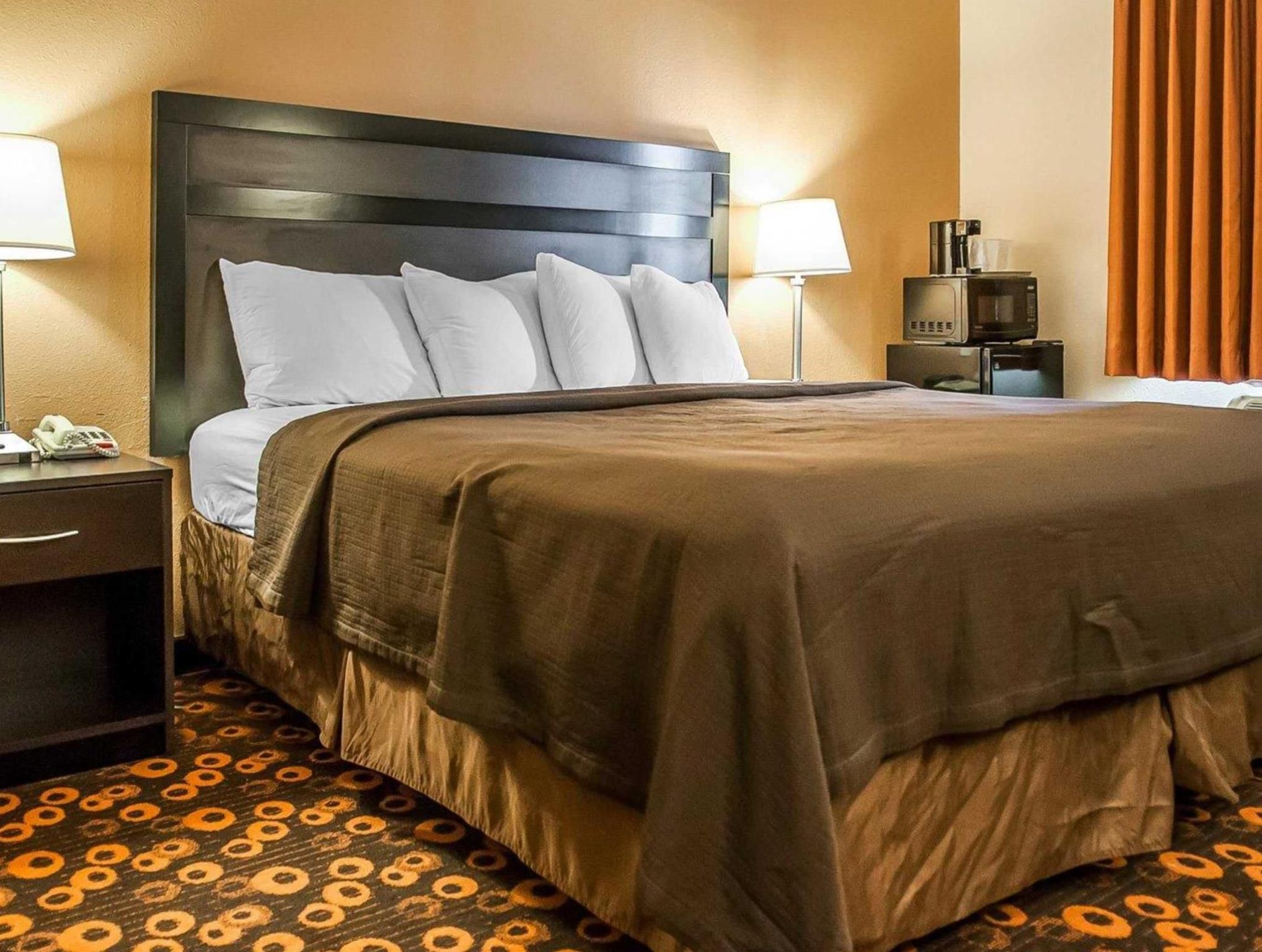 1 King Bed Nonsmoking