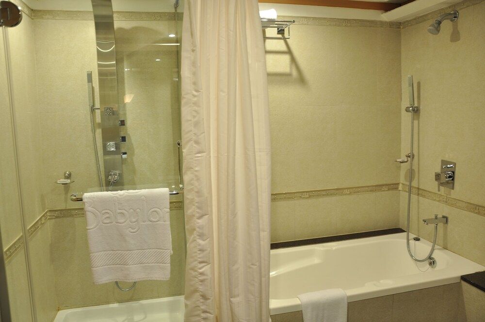 Hotel Babylon Inn Deluxe Room 6