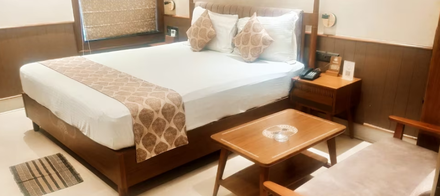 Hotel Sonar Bangla Tarapith Deluxe AC Room 2