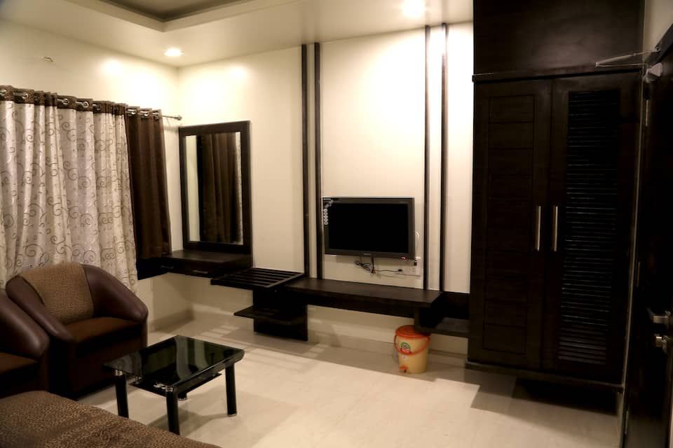 Hotel Ira Executive Deluxe A/C Room 9