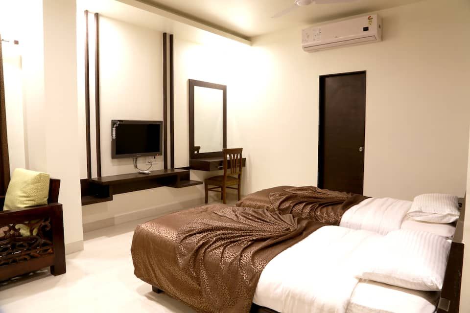 Hotel Ira Executive Deluxe A/C Room 5