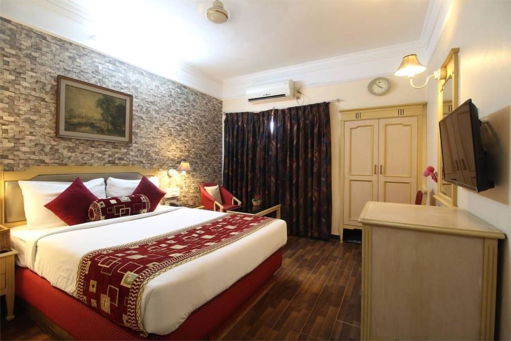 undefined Hotel Sovereign 5