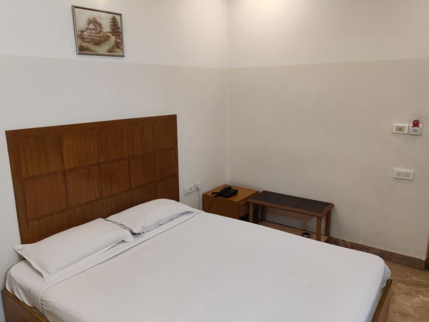 Prasidhi Stay Inn Deluxe Non AC 4