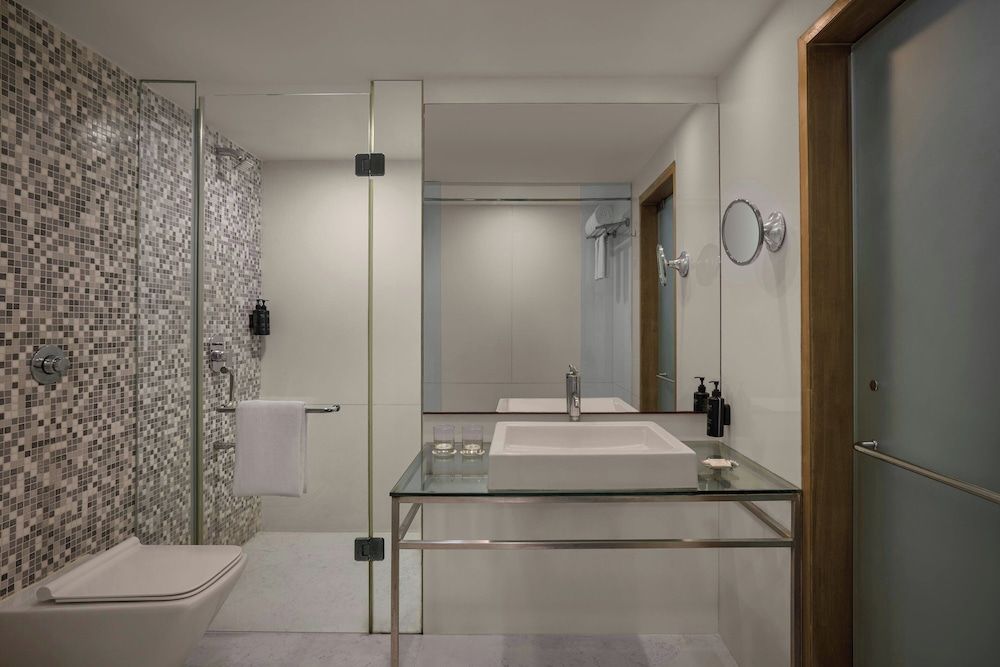 undefined The Metropole Hotel 9