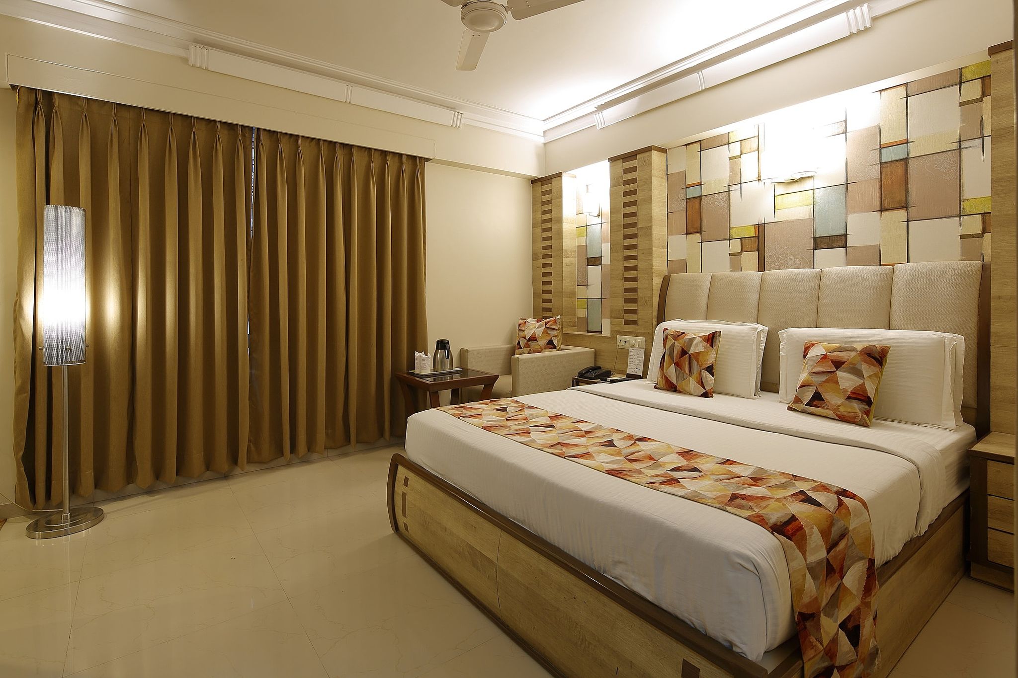 Hotel Accolade Suite Room with Bathtub