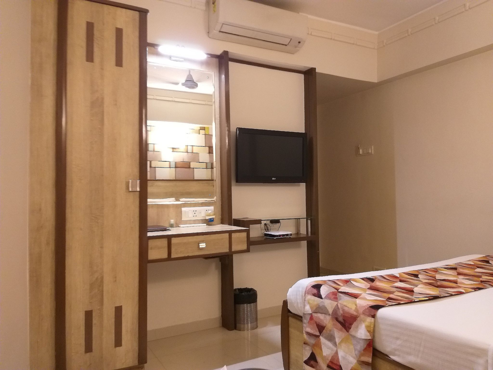 Hotel Accolade Suite Room with Bathtub 5