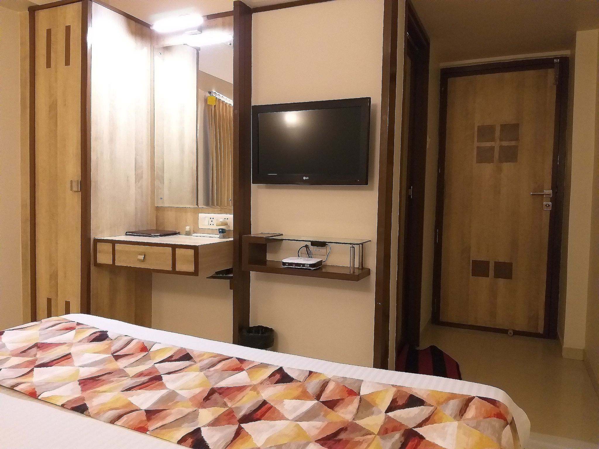 Hotel Accolade Suite Room with Bathtub 3