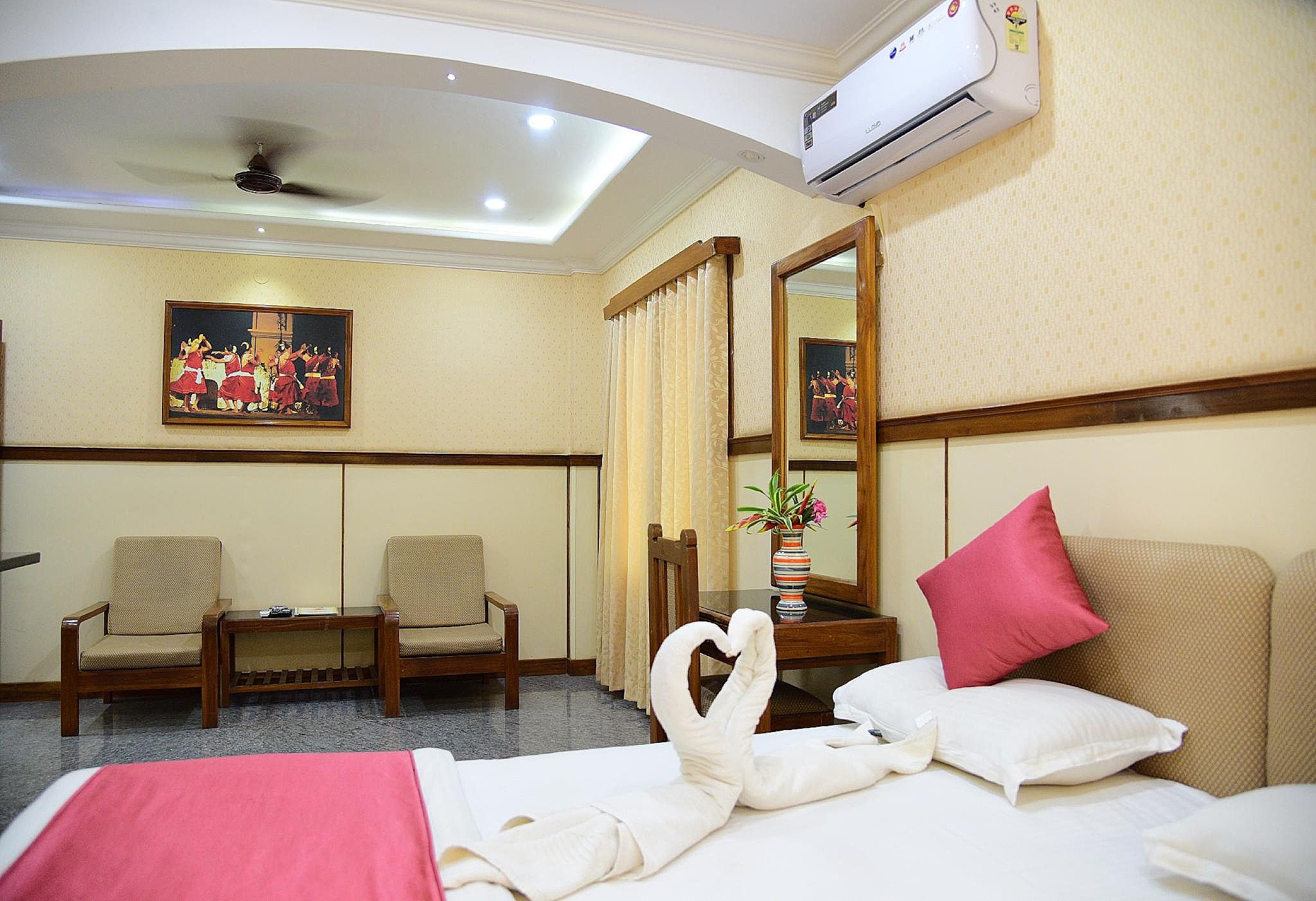 Summerville Beach Resort Near Candolim Beach Executive Room with Balcony 2