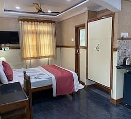 Summerville Beach Resort Near Candolim Beach Executive Room with Balcony 3