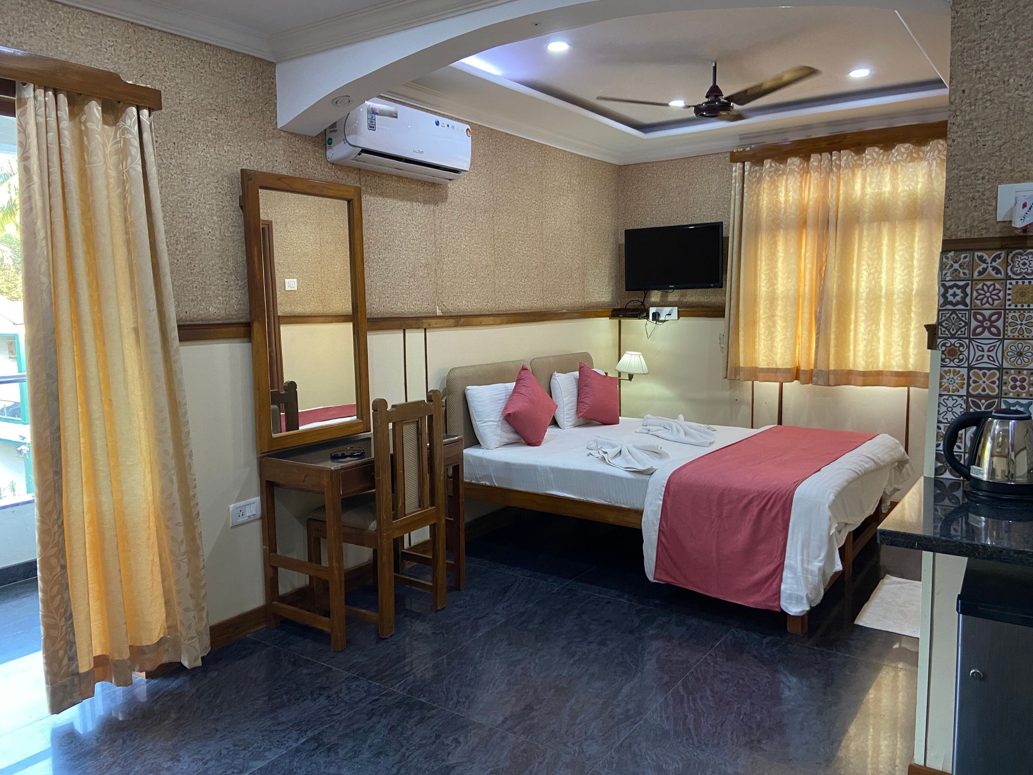 Studio (2 Single Bed / 1 Double Bed)