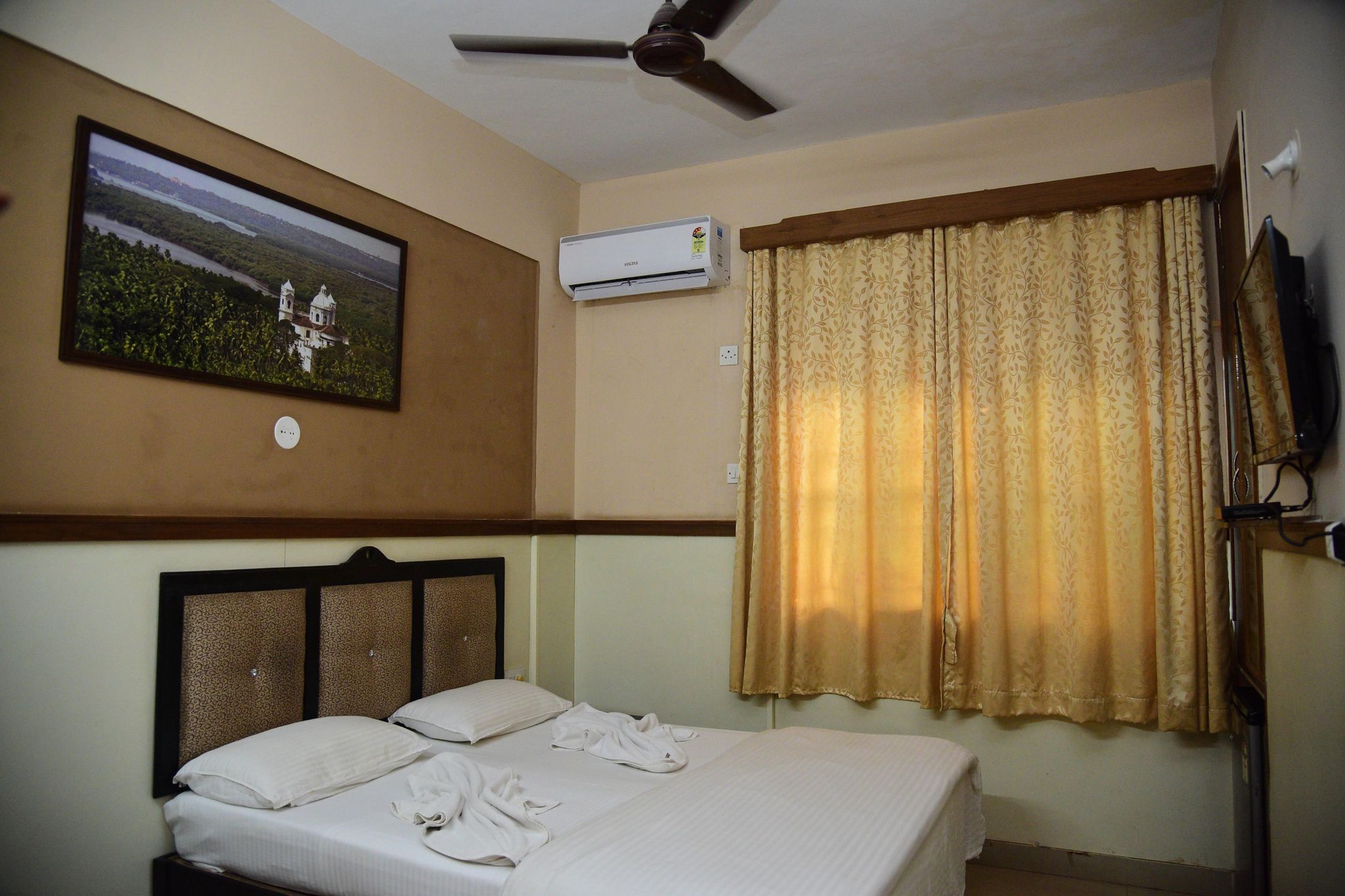 Studio (2 Single Bed / 1 Double Bed)