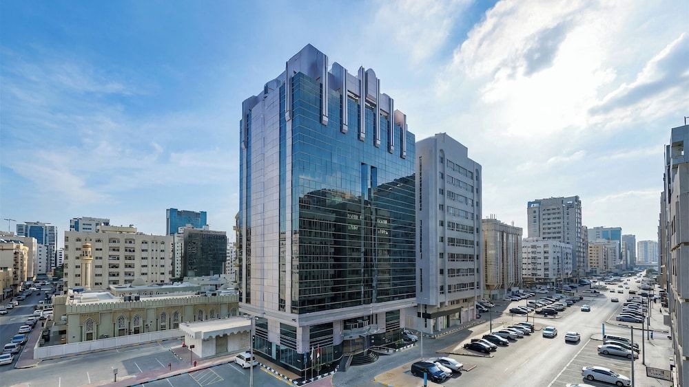 undefined Kingsgate Hotel Abu Dhabi by Millennium 4