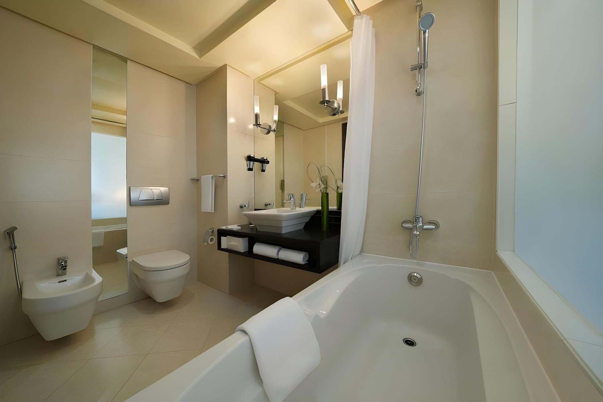 undefined Kingsgate Hotel Abu Dhabi by Millennium 8