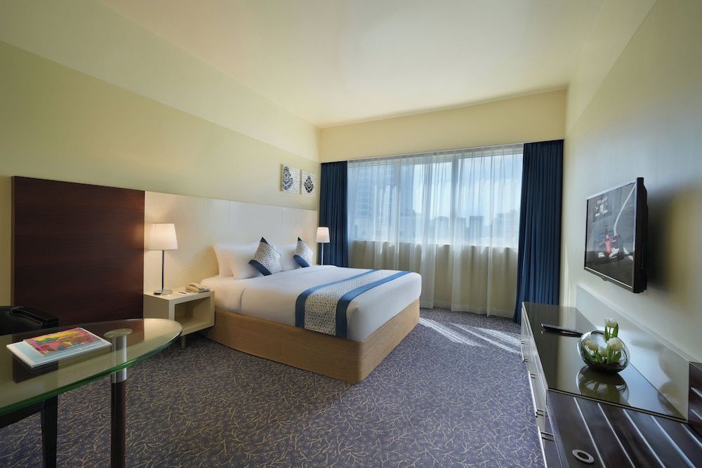 undefined Kingsgate Hotel Abu Dhabi by Millennium 8