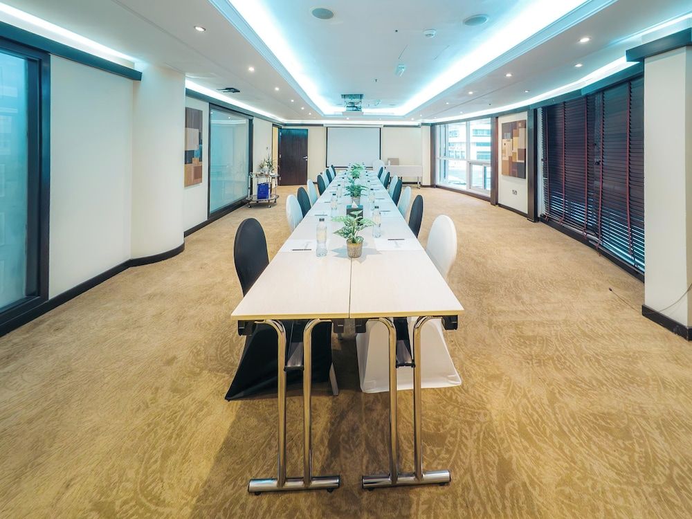 undefined Kingsgate Hotel Abu Dhabi by Millennium 10