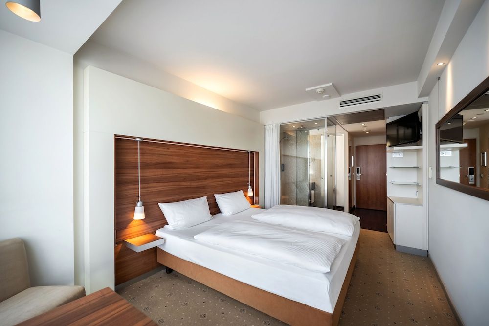 undefined Occidental Dresden Newa 8