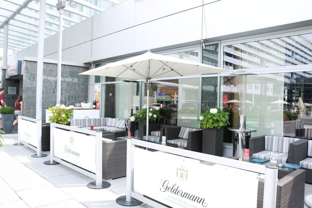 undefined Occidental Dresden Newa 6