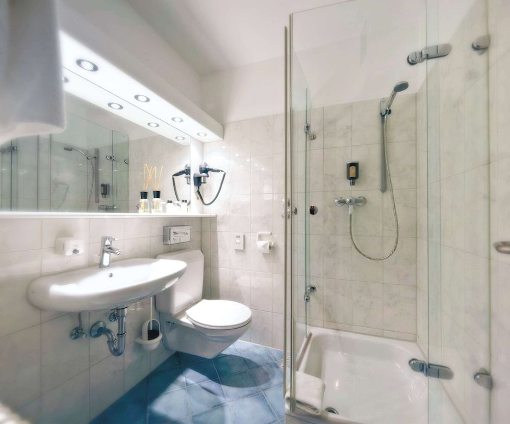 Hotel Azenberg Stuttgart, Sure Hotel Collection by BW Classic Room, 1 Double Bed, Balcony 4