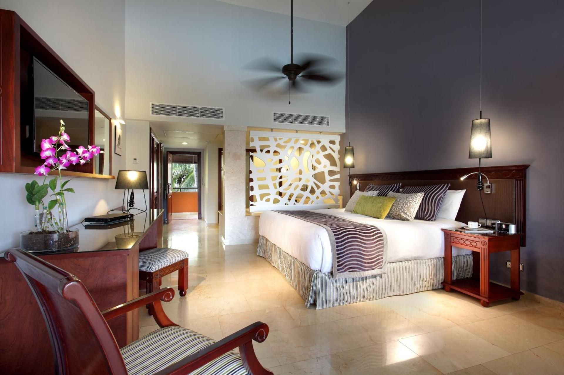 Poolside Junior Suite