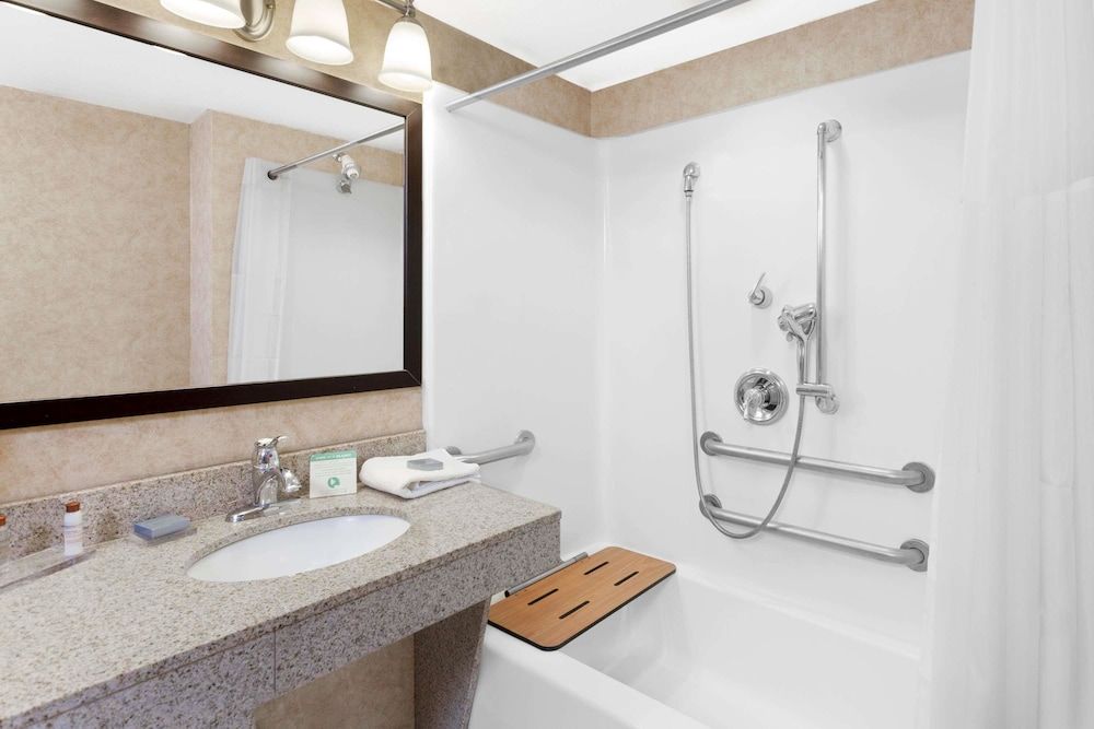Suite, 1 King Bed, Accessible, Non Smoking (Accessible)
