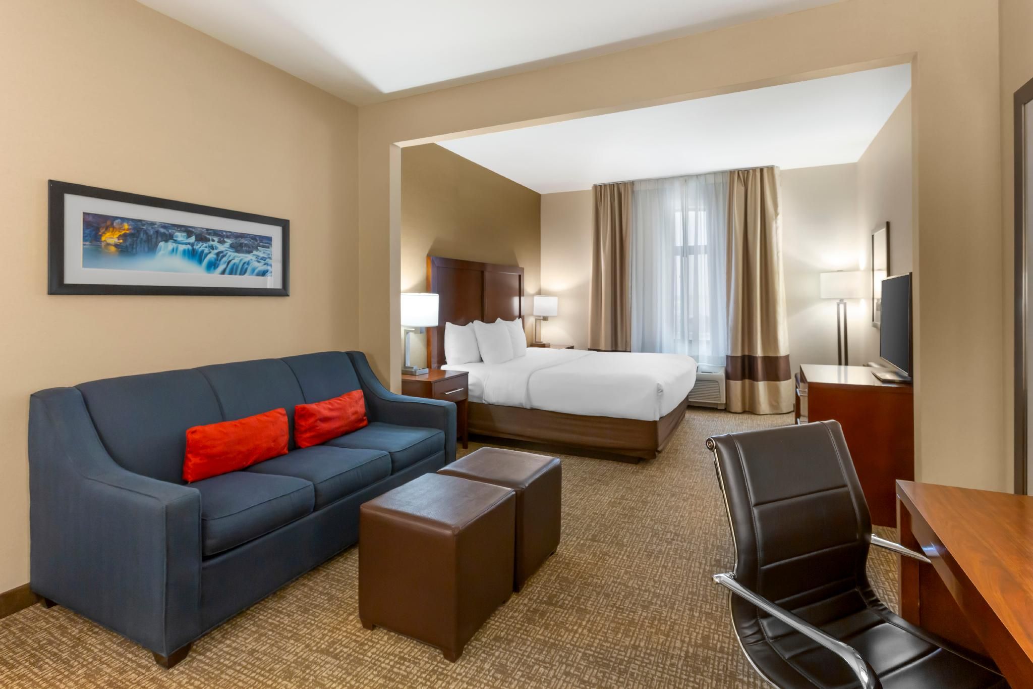 1 King Bed, Suite, Non-Smoking