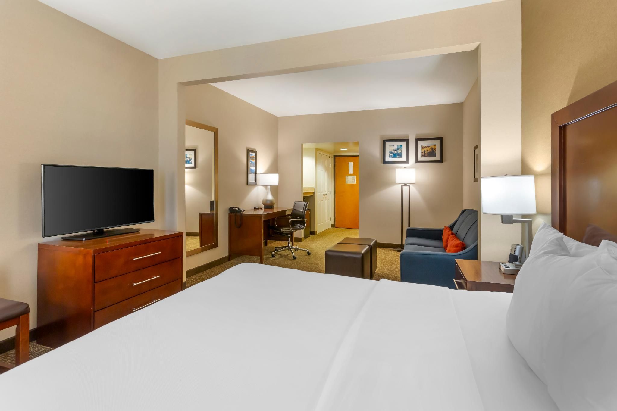 1 King Bed, Suite, Non-Smoking