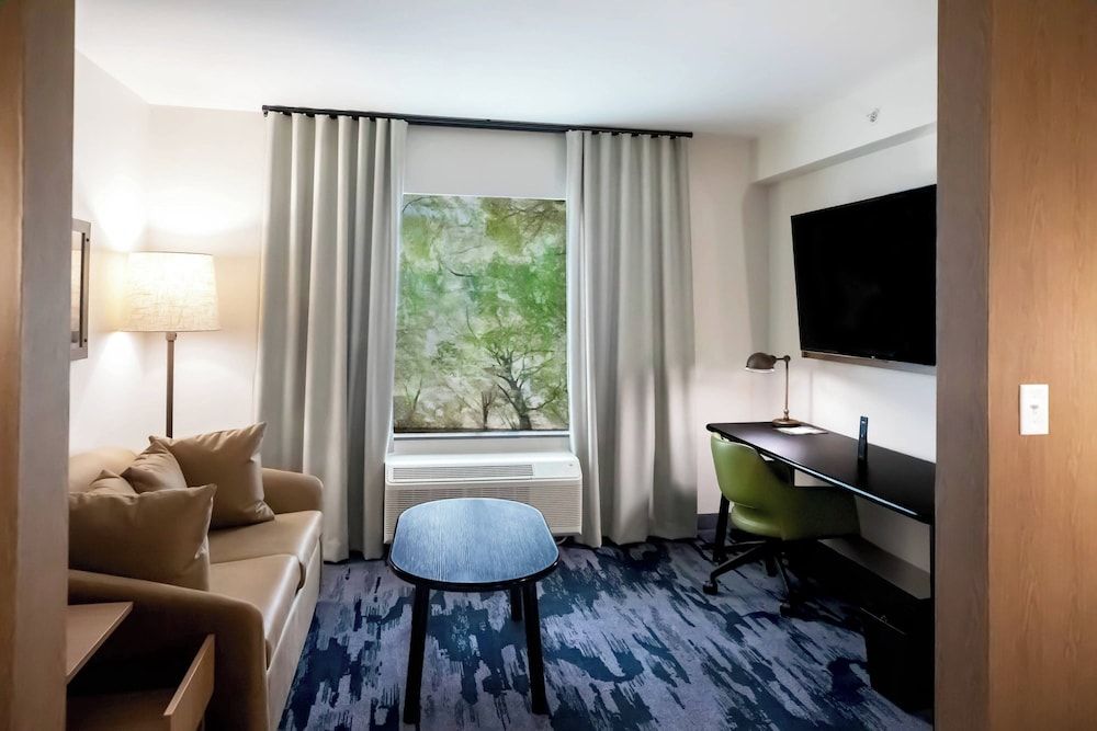 Suite, 1 King Bed with Sofa bed, Non Smoking