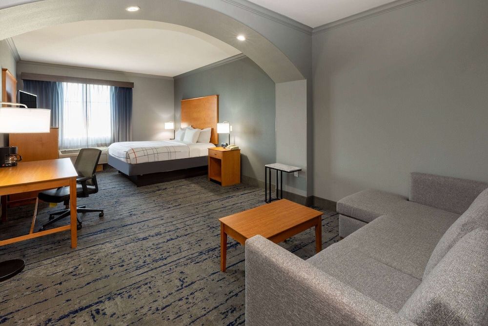 Superior Room, 1 King Bed, Non Smoking