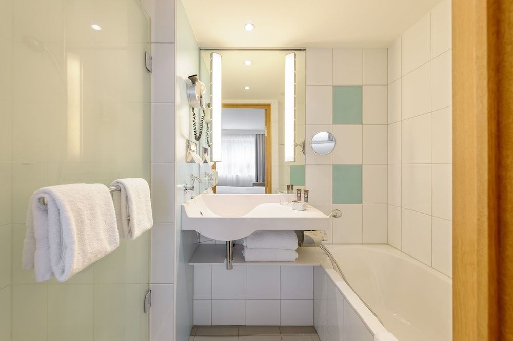 Novotel Aachen City Standard Twin Room, 2 Twin Beds 9